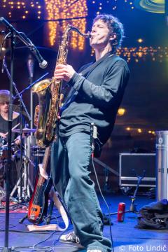 Včeraj je prvi koncert Pravljičnega Kamnik privabil število obiskovalcev (16)